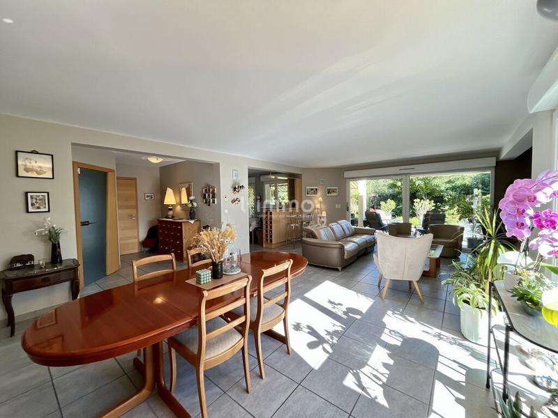 Demeure - 231 m² - 8 pièces