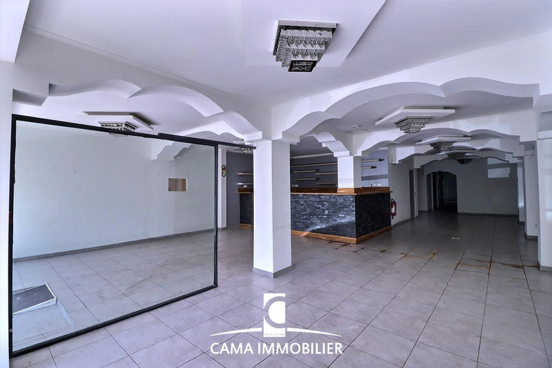 Local commercial - 185 m²