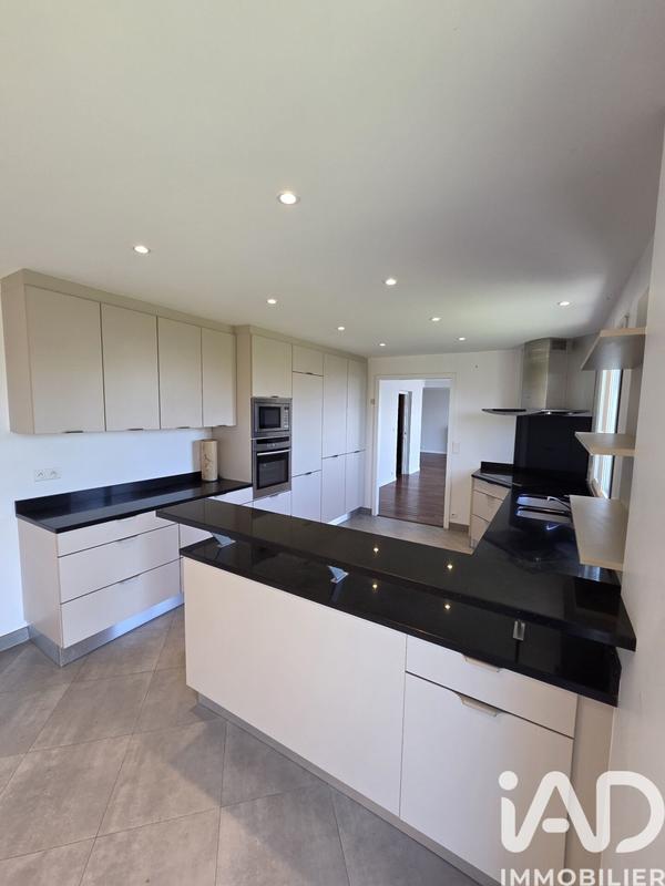 Maison - 210 m² - 7 pièces