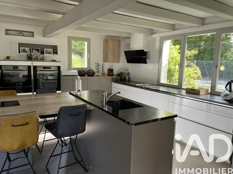 Maison - 312 m² - 10 pièces