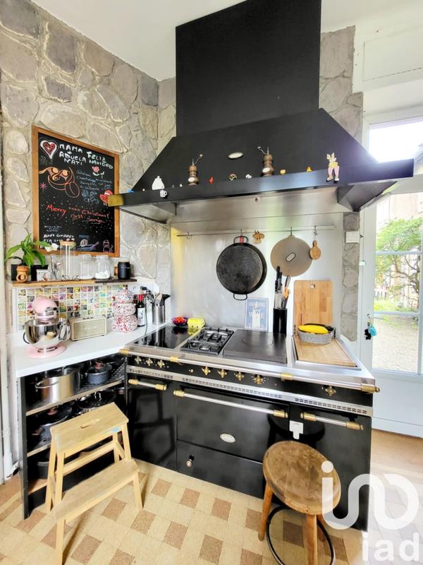 Maison - 210 m² - 10 pièces