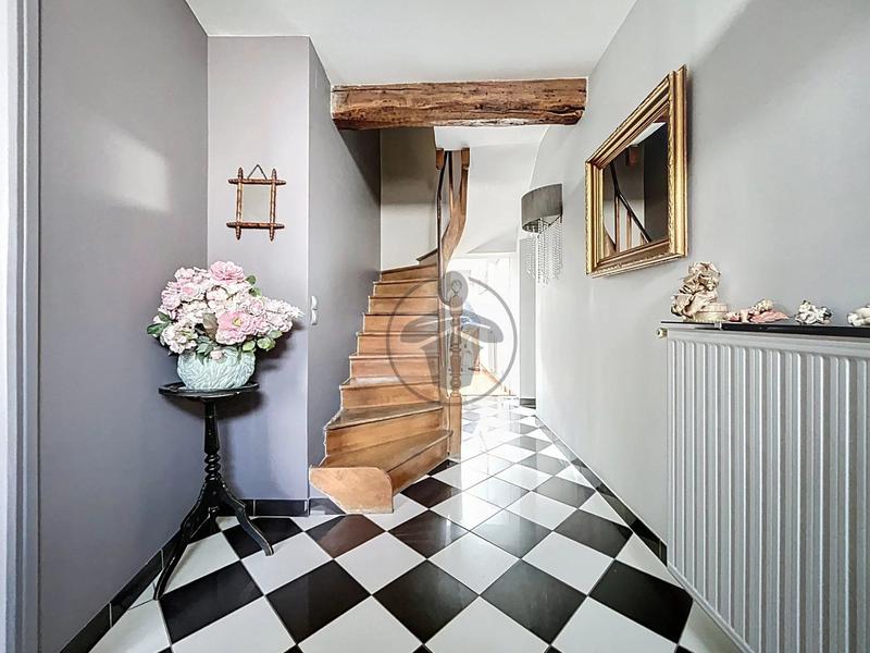 Maison - 213 m² - 7 pièces