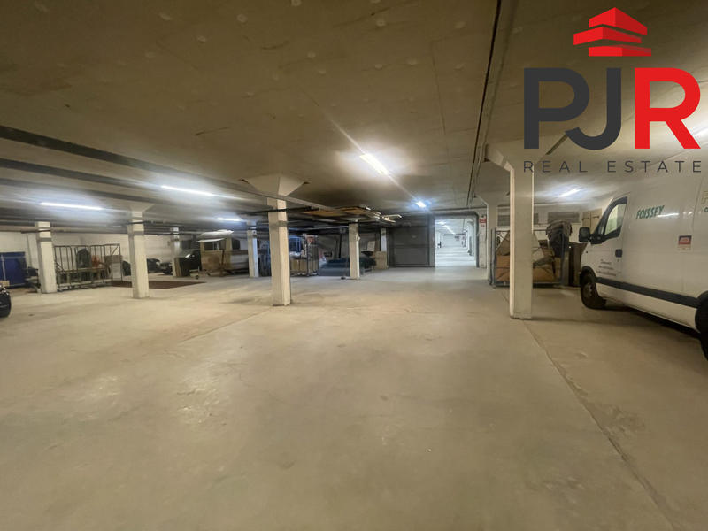 Local commercial - 3 000 m²