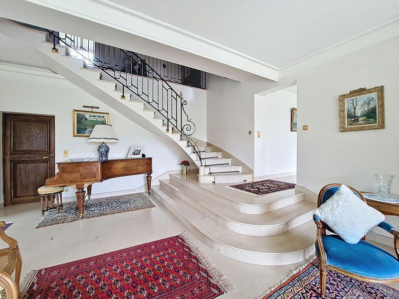 Maison - 250 m² - 10 pièces