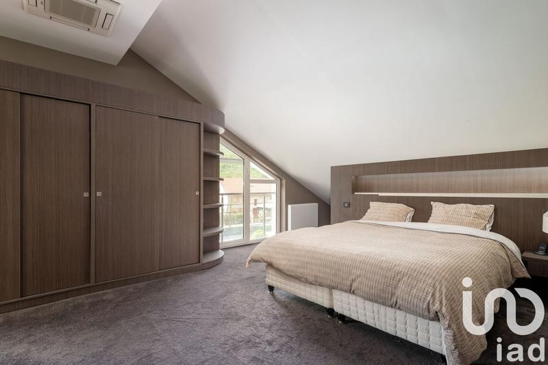 Maison - 249 m² - 6 pièces