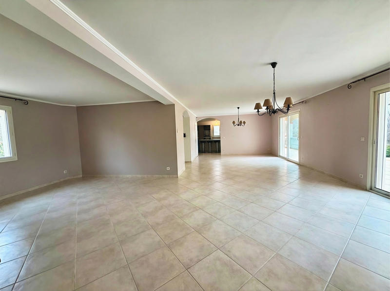 Maison - 219 m² - 7 pièces