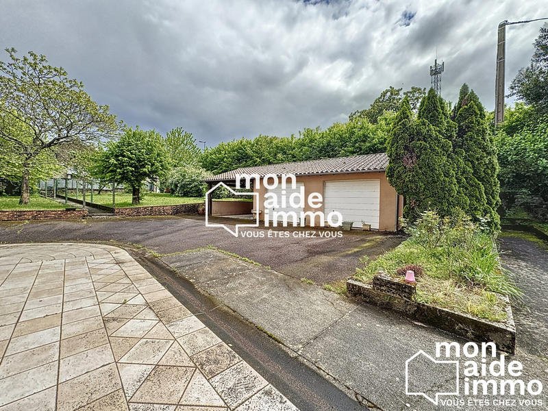 Maison - 300 m² - 15 pièces