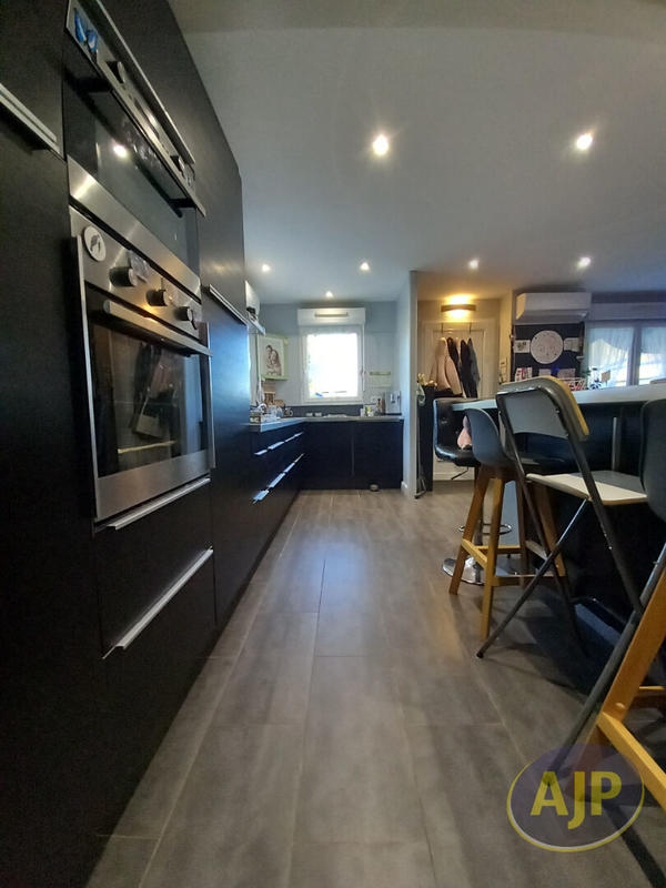 Maison - 94 m² - 5 pièces