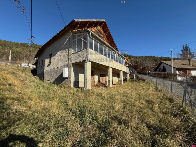 Maison - 250 m² - 6 pièces