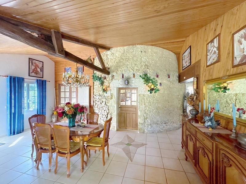 Maison - 280 m² - 10 pièces