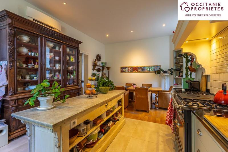 Maison de maîtres - 250 m² - 10 pièces