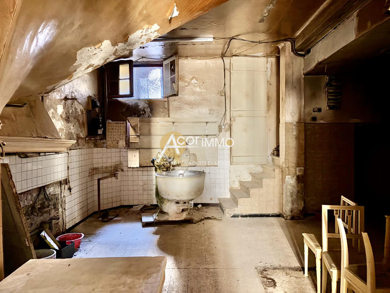 Maison - 250 m² - 8 pièces