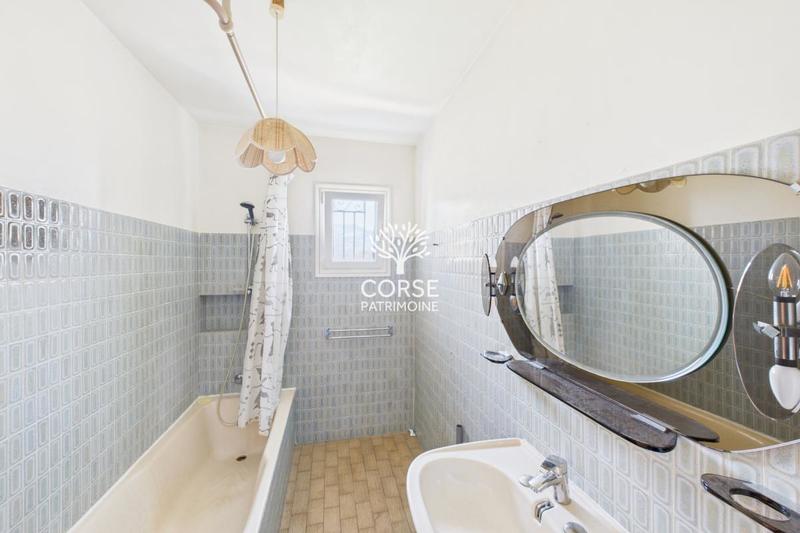 Maison traditionnelle - 250 m² - 5 pièces