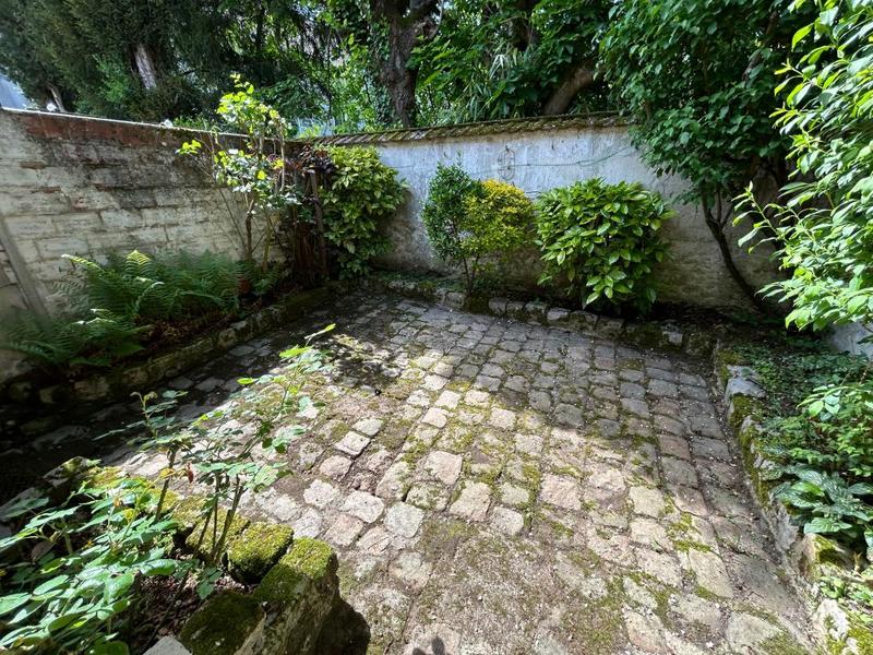 Maison - 285 m² - 9 pièces