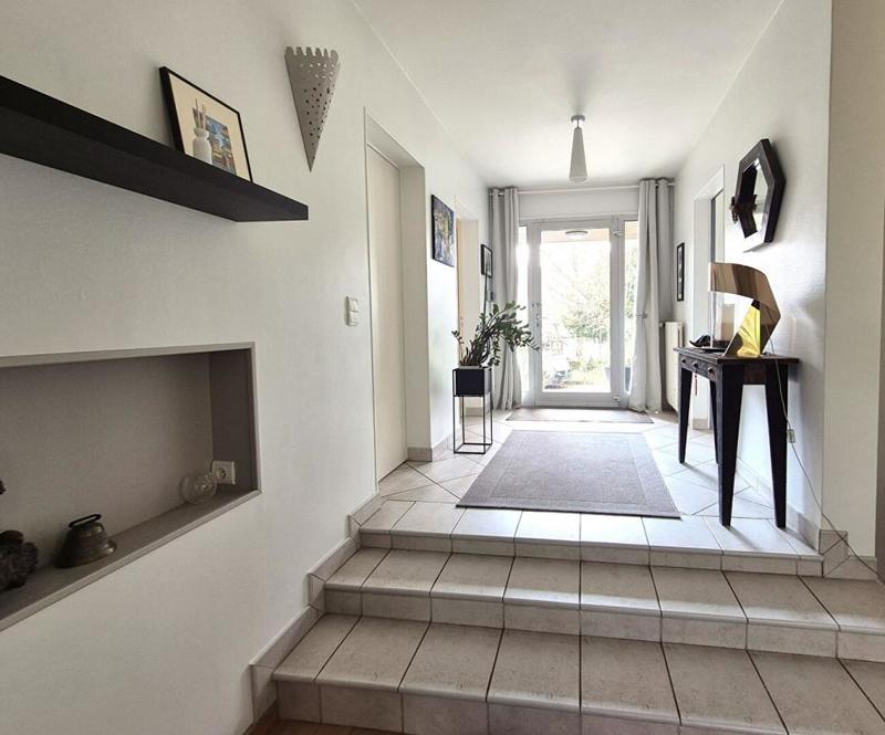 Maison - 245 m² - 9 pièces
