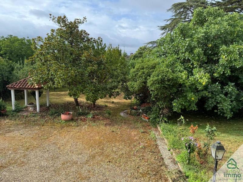 Propriété - 242 m² - 8 pièces