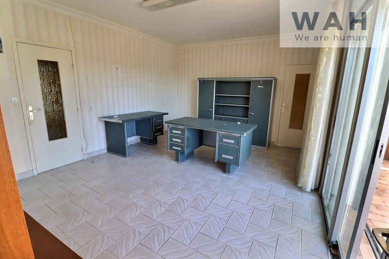 Villa - 241 m² - 10 pièces