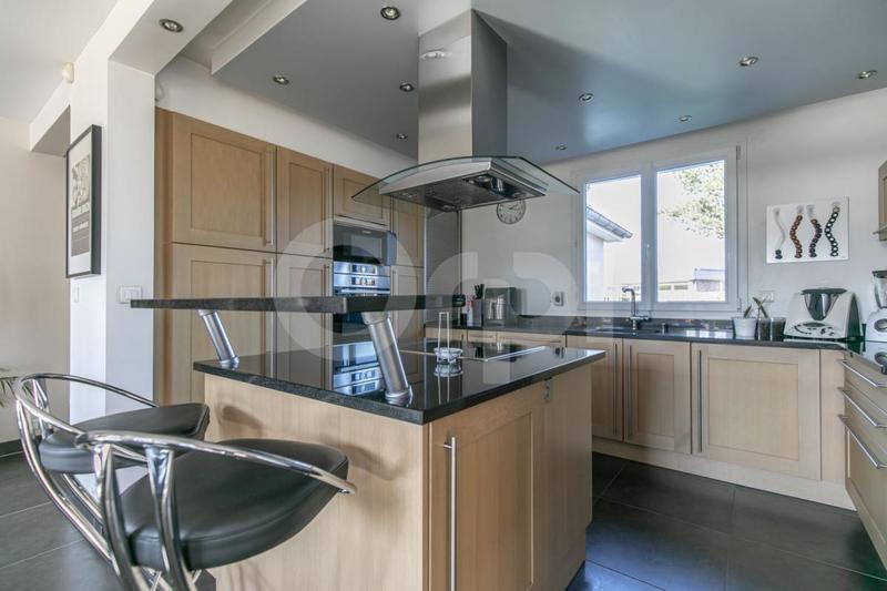 Maison - 205 m² - 8 pièces