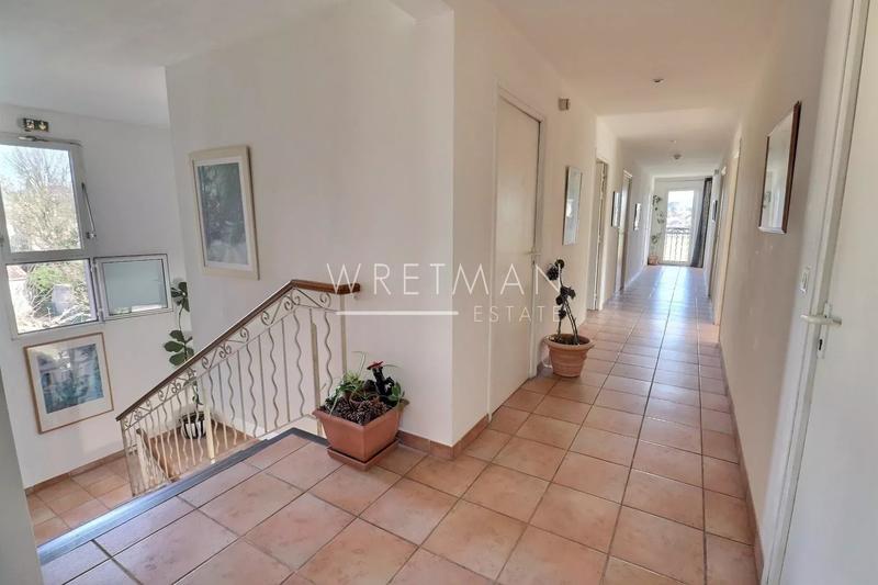 Propriété - 560 m² - 15 pièces