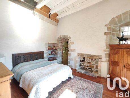 Maison - 300 m² - 16 pièces