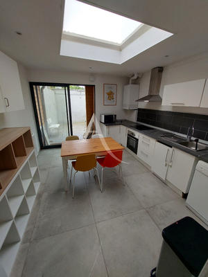 Maison - 95 m² - 5 pièces