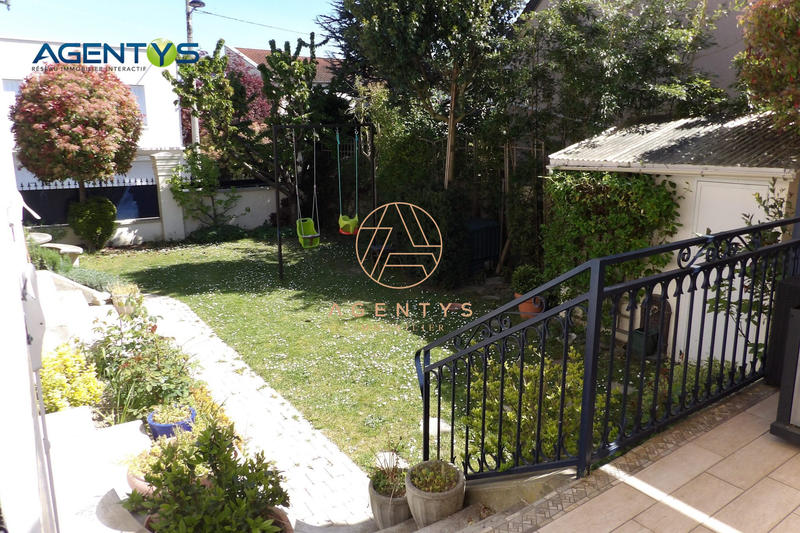 Maison - 200 m² - 8 pièces