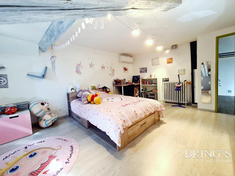 Maison - 202 m² - 8 pièces