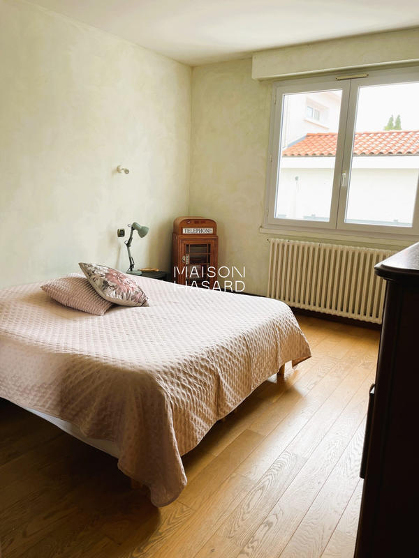 Maison traditionnelle - 188 m² - 7 pièces