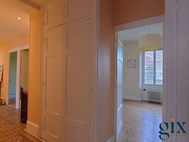 Appartement - 255 m² - 10 pièces