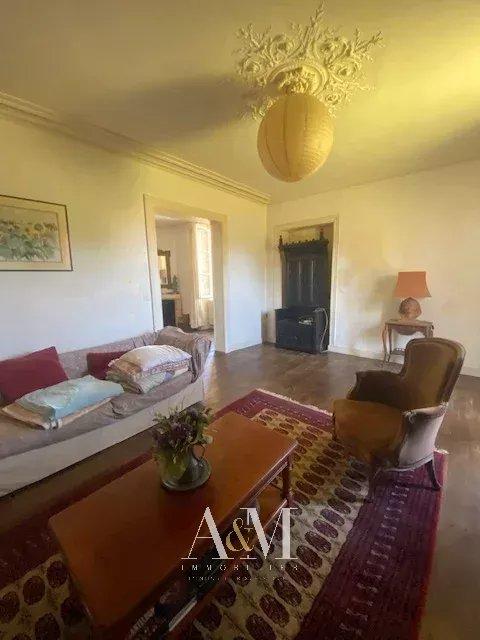 Maison - 350 m² - 10 pièces