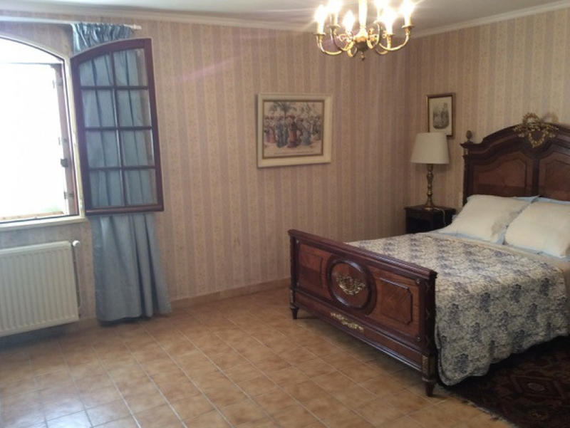 Maison - 234 m² - 8 pièces