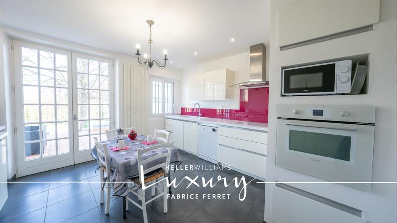 Propriété - 360 m² - 12 pièces