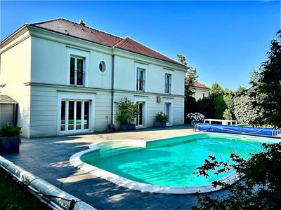 Villa - 212 m² - 8 pièces