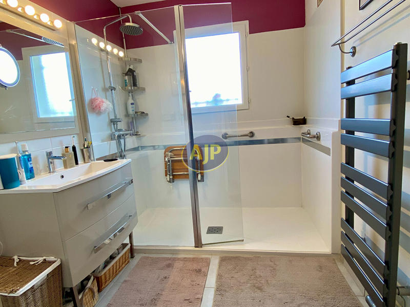 Maison - 110 m² - 4 pièces