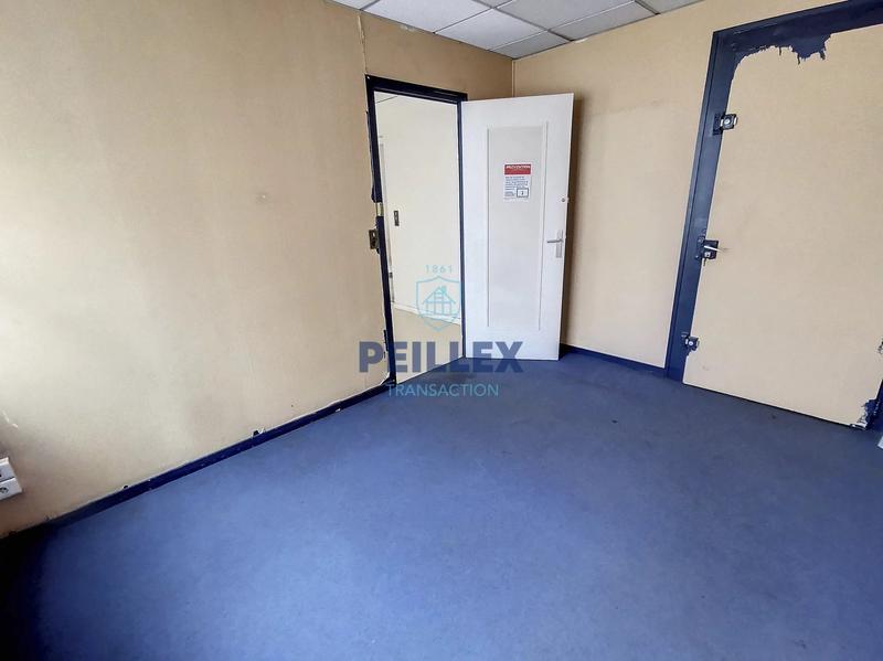 Local commercial - 88 m² - 4 pièces