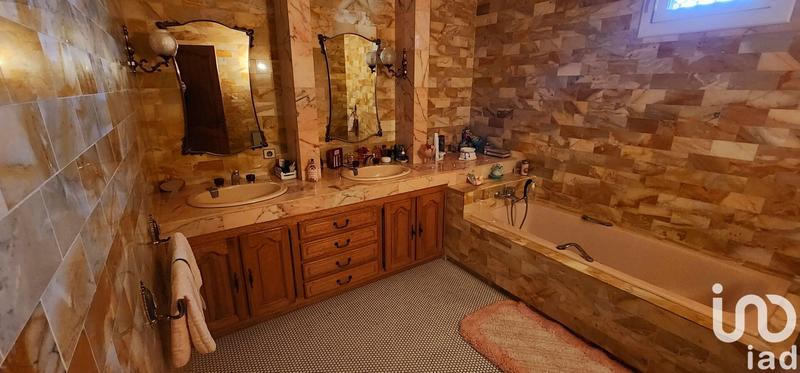 Maison - 210 m² - 7 pièces