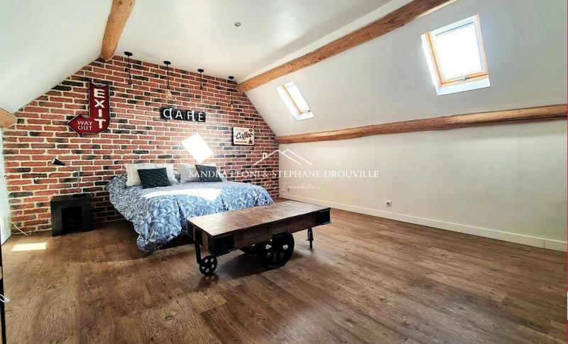 Maison - 220 m² - 8 pièces