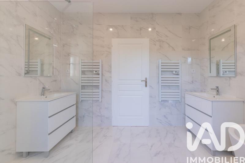 Maison - 216 m² - 7 pièces