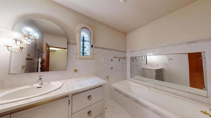 Maison - 180 m² - 6 pièces