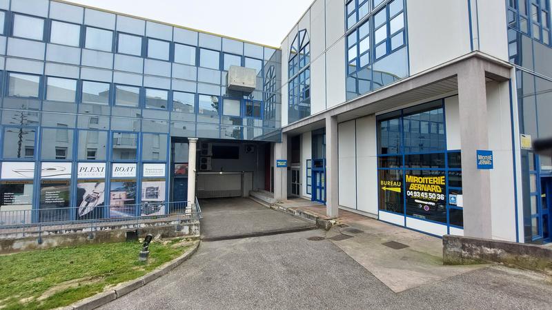 Parking / Garage - 27 m²