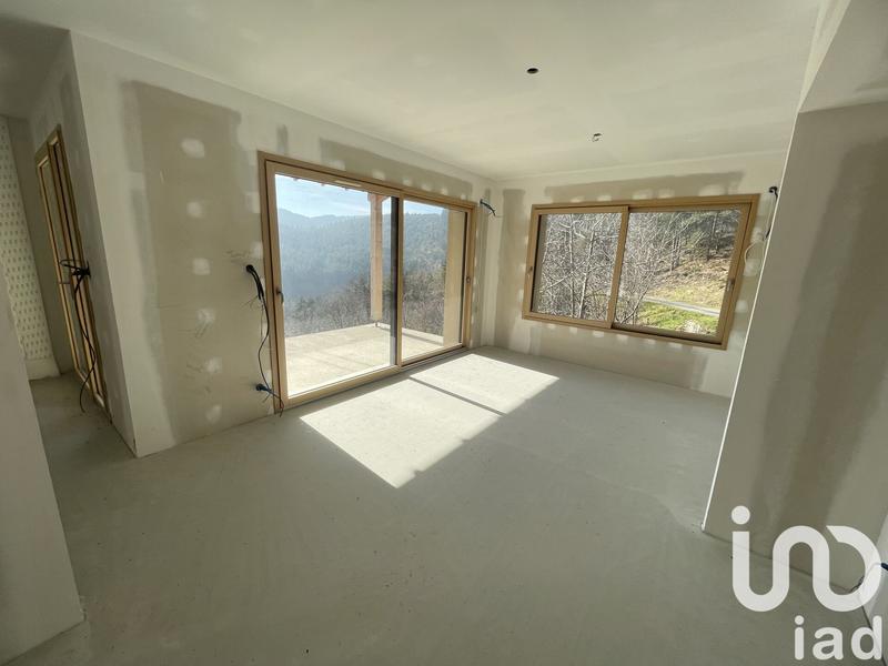 Maison - 220 m² - 5 pièces