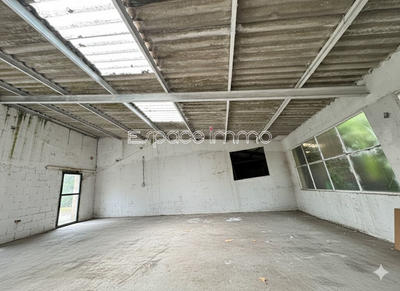 Local commercial - 467 m²