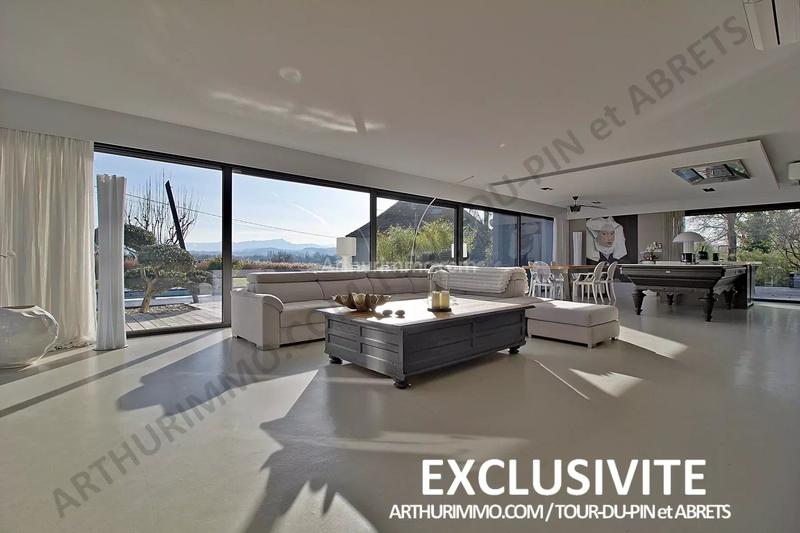 Maison - 222 m² - 6 pièces