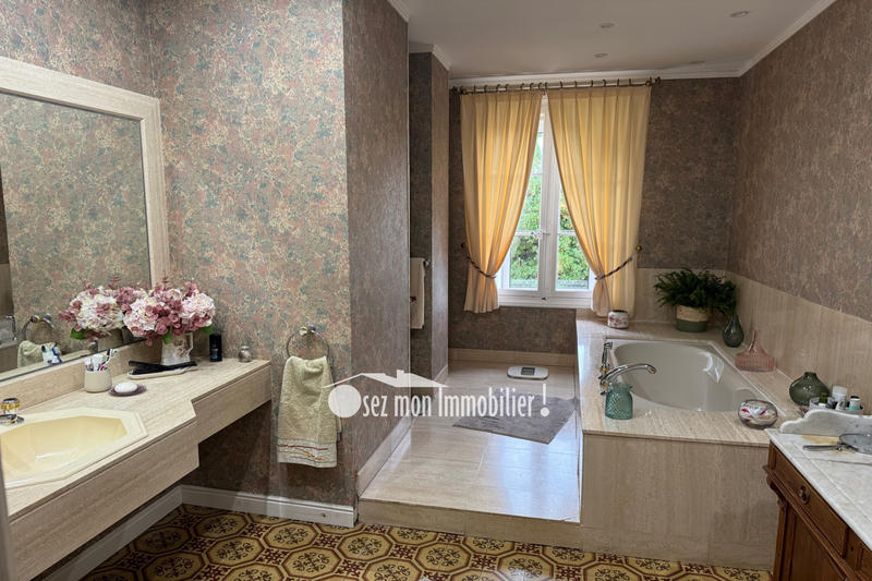 Maison - 273 m² - 8 pièces