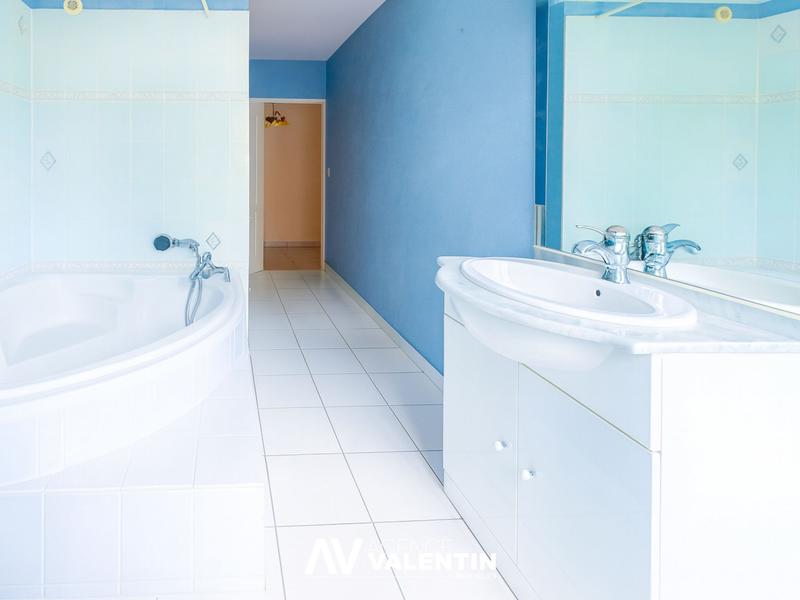 Appartement - 77 m² - 2 pièces