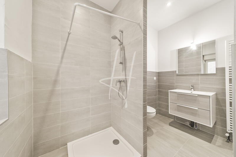 Maison - 220 m² - 9 pièces