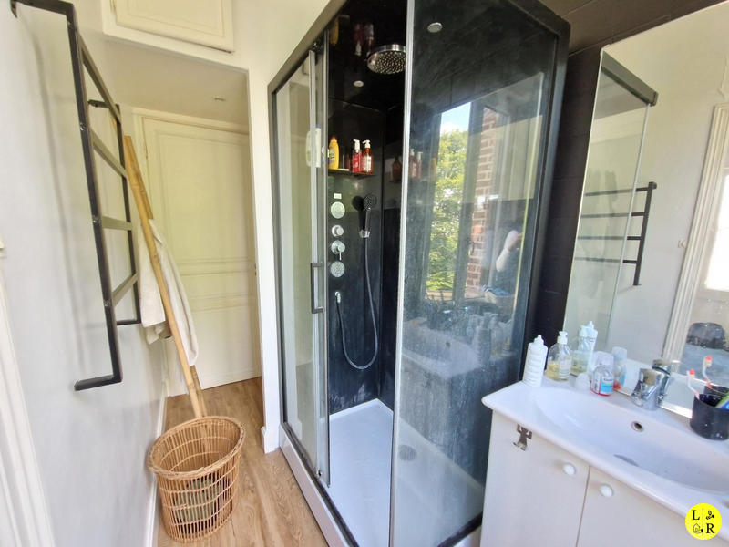 Maison - 248 m² - 9 pièces