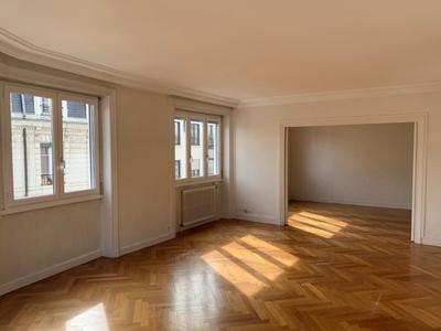 Appartement - 120 m² - 5 pièces