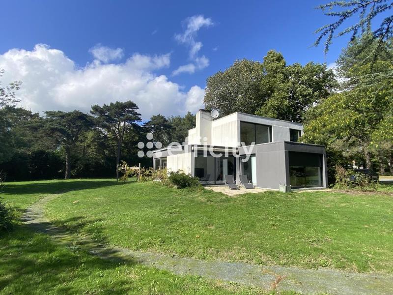 Villa - 233 m² - 8 pièces