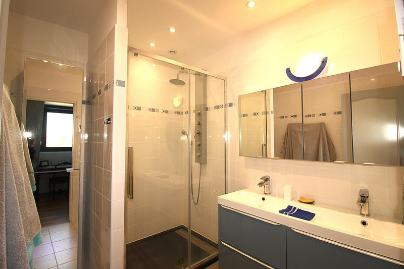 Maison - 234 m² - 8 pièces